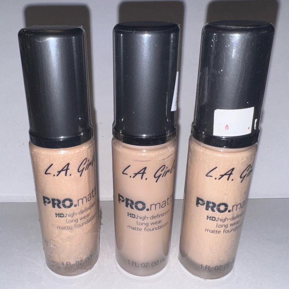 x3 NATURAL ~ GLM674 ~ LA GIRL Pro MATTE High Definition Foundation ~ Sealed! X3